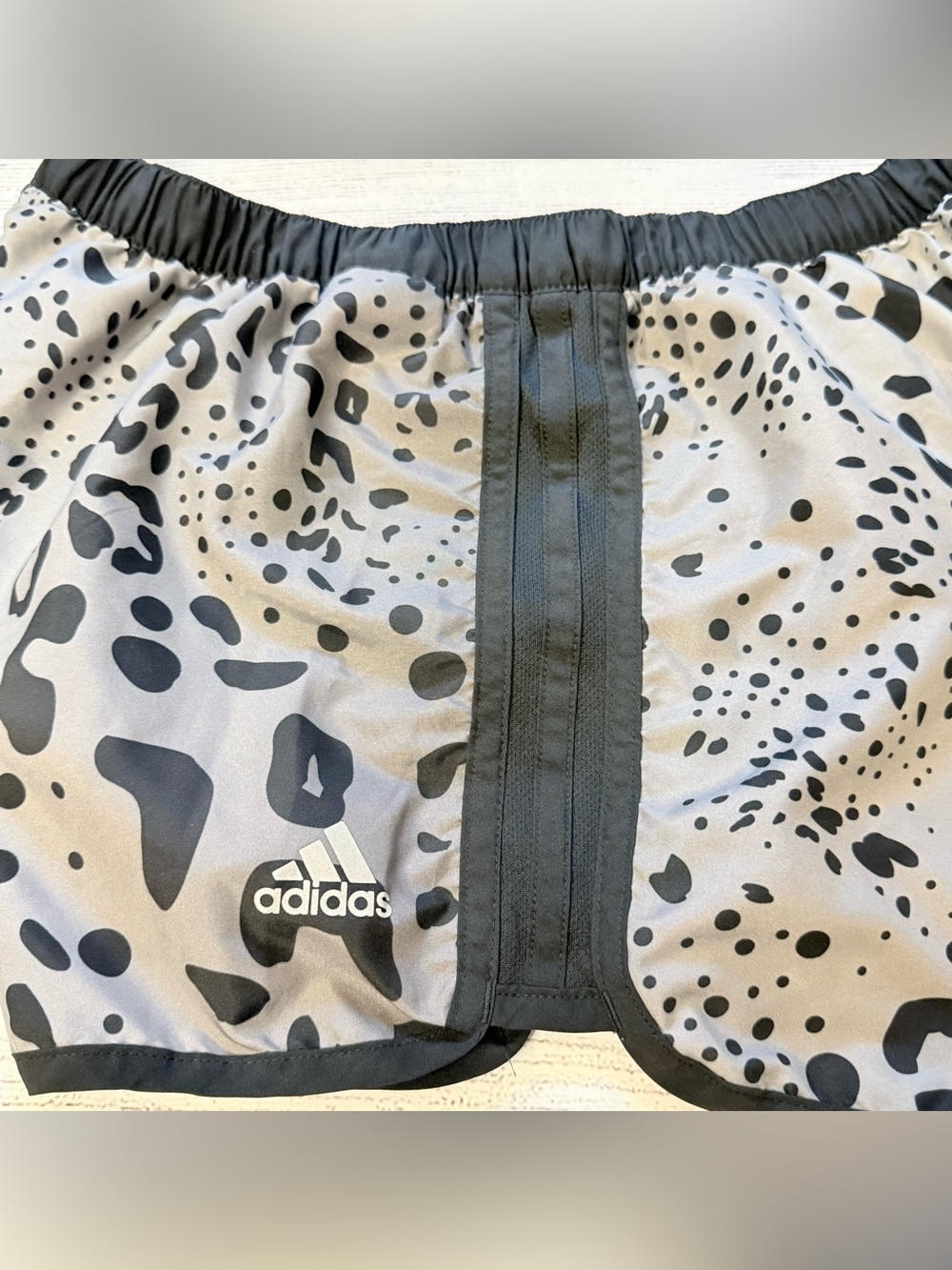 🌾 adidas Women’s Black & Gray Leopard Printed Running Shorts - Picture 4 of 6